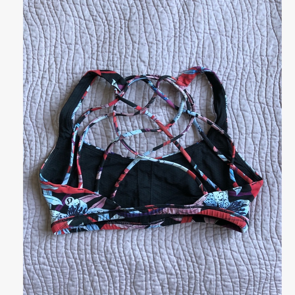 Lululemon sports bra size 4